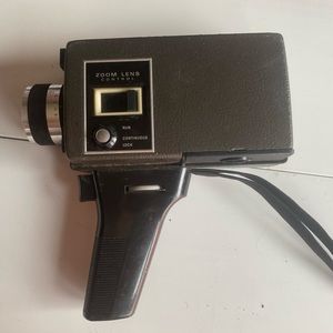 Kodok 8mm 1965 video camera its black it works its very clean no box but in case
